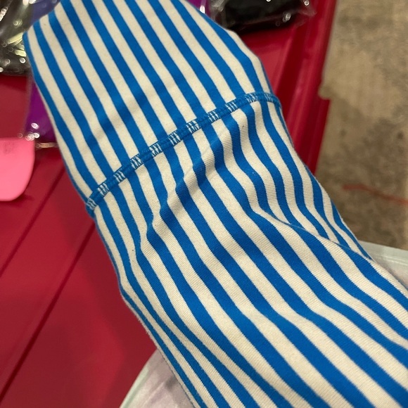 Lululemon Athletica Luon zip-up jacket size 6. This is so 🥰 cute Beautiful blue - Picture 7 of 9